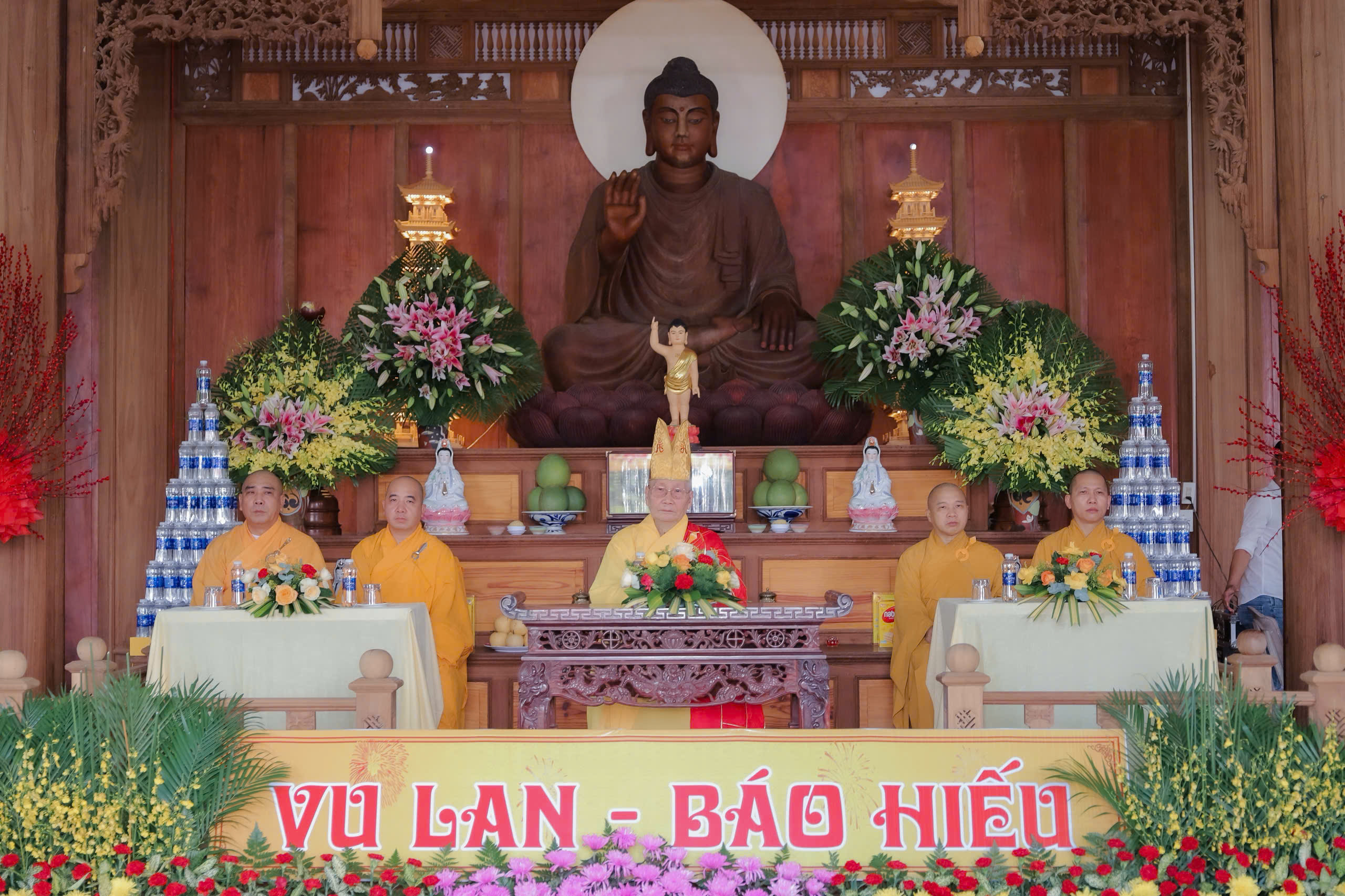 Chùa Linh Sơn Phật lồi trang nghiêm tổ chức đại lễ vu lan – báo hiếu – dâng y